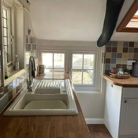 Cosy Daffodil Cottage Eythorne Exterior photo