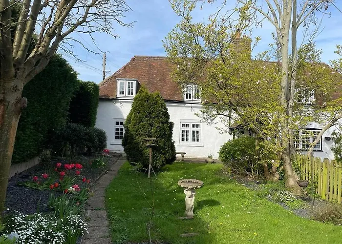 Cosy Daffodil Cottage